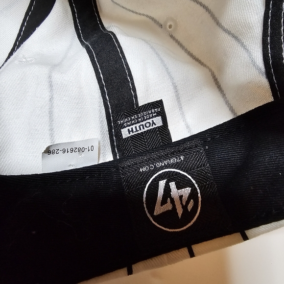 47 BRAND NEW YORK YANKEES STRAP BACK HAT PINSTRIPE WHITE AND BLACK YOUTH ADJUSTA - Picture 7 of 7